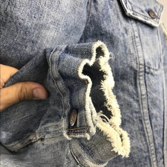 SOLD Vtg 80s Distressed Levis Jean Sherpa Jacket - Picture 3 of 7
